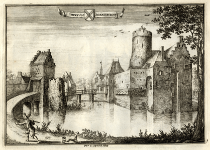 135351 Gezicht op het omgrachte kasteel Loenersloot uit het zuidwesten, met links het poortgebouw, de toegang tot de ...